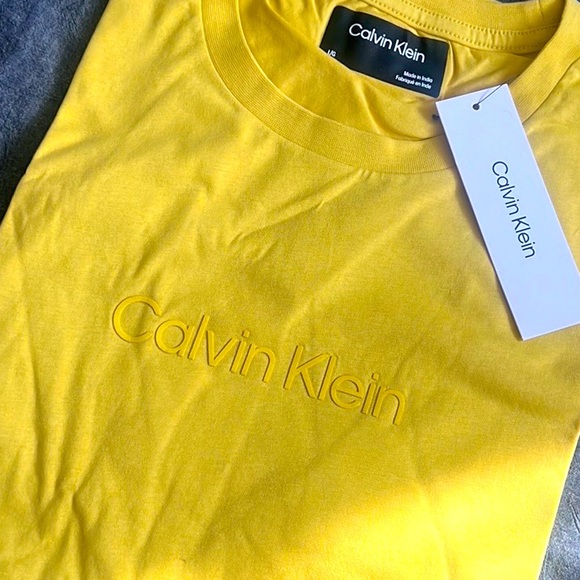 Calvin Klein Men's Logo Graphic T-Shirt - Picture 3 of 5